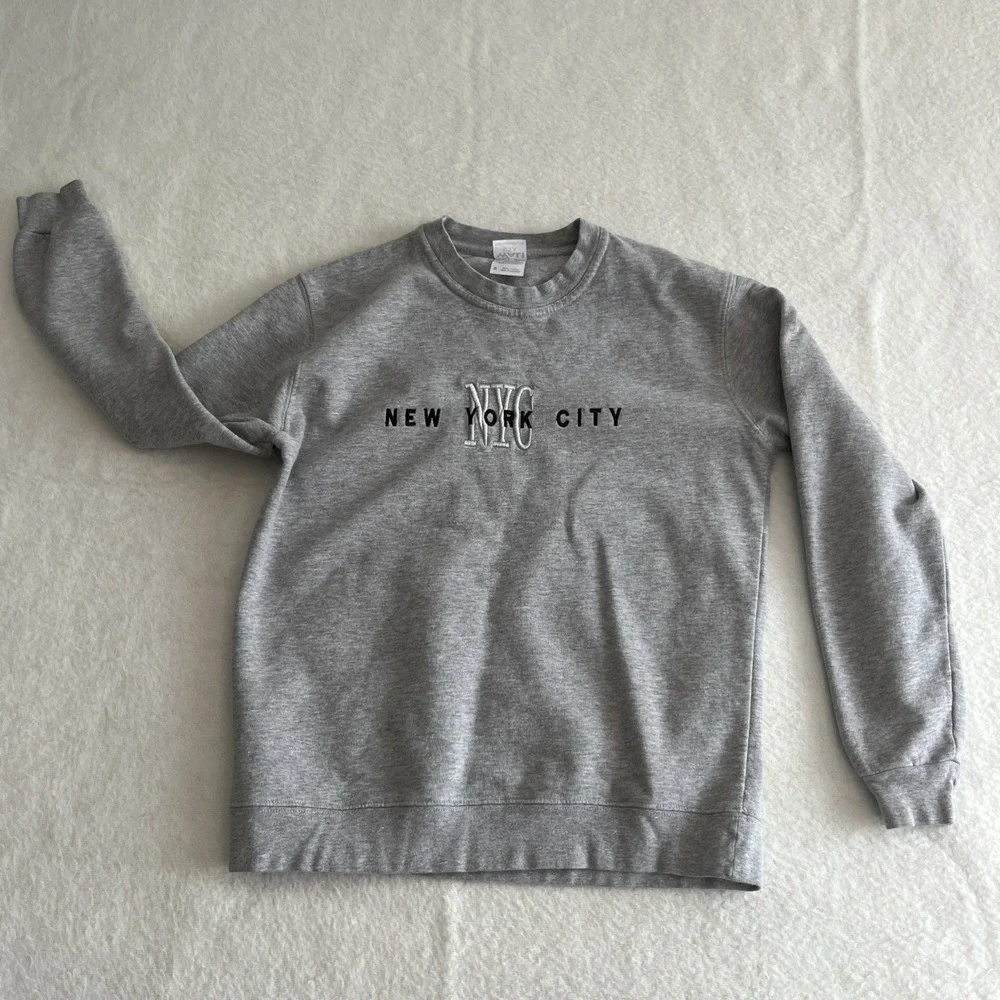NYC New York City Crewneck Sweatshirt Gray‎ Wali USA Small Embroidered Pullover